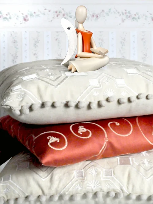 Sternkopf-Engel mit Buch orange